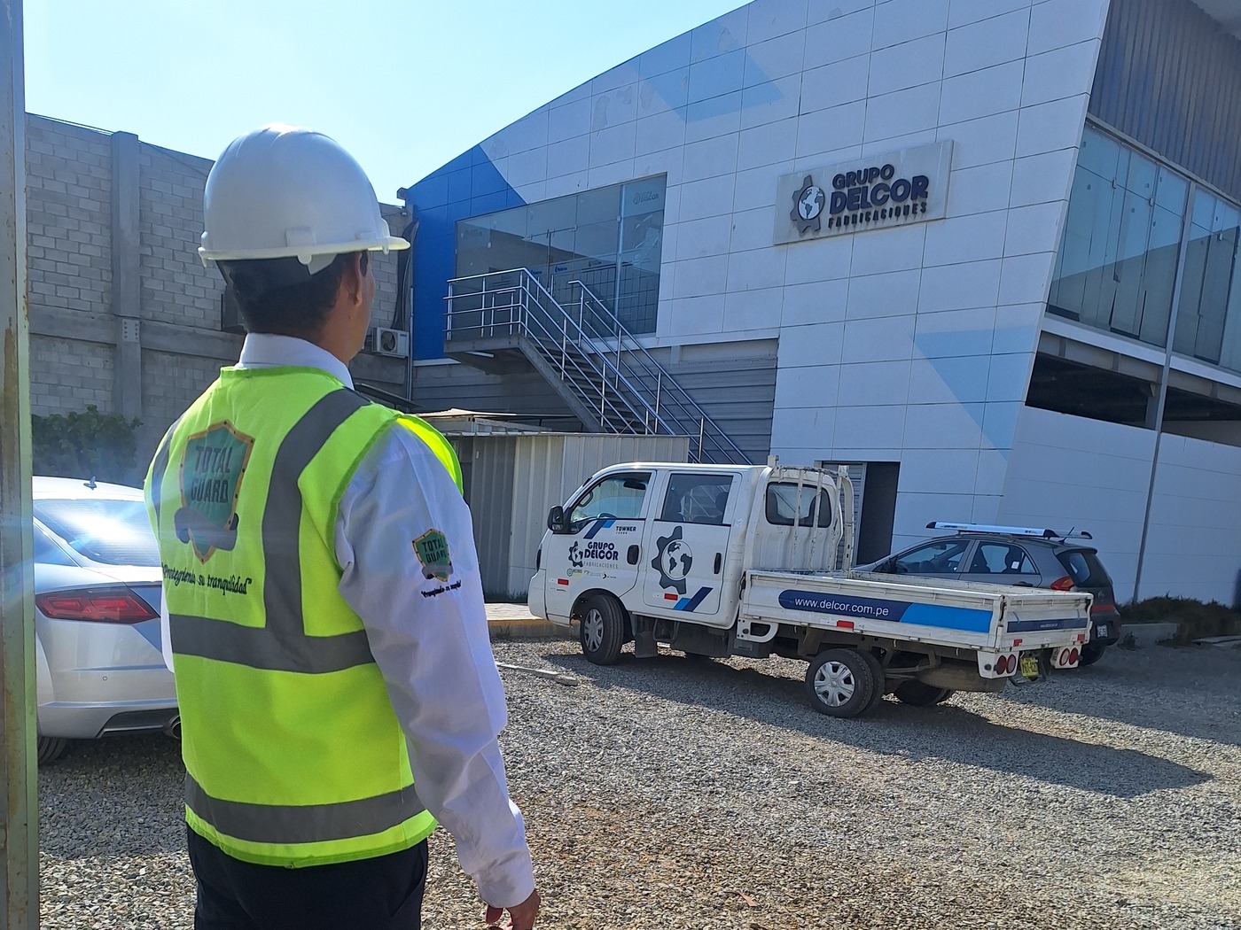 Patrulla perimetral en almacenes industriales